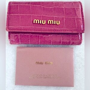 St Coco Lux Miu Miu Key Holder in Geranio color. Bubblegum pink